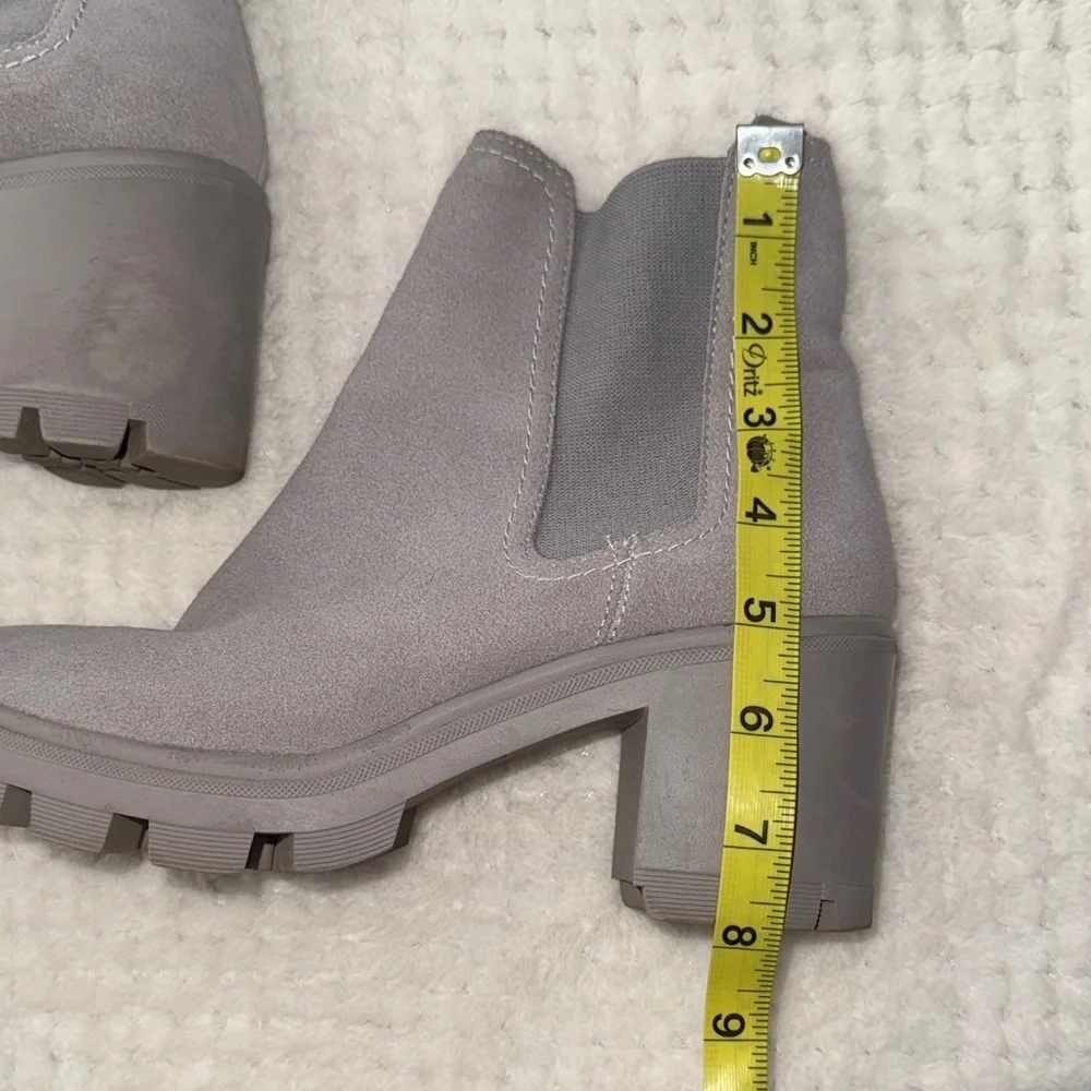 ✨ EUC Splendid Gray Suede Chelsea Ankle Boots – Women’s Size 7 ✨